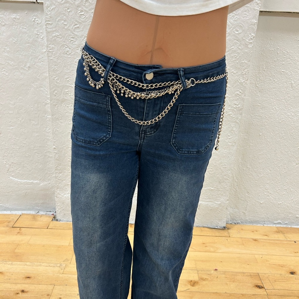 Woman’s chain belt